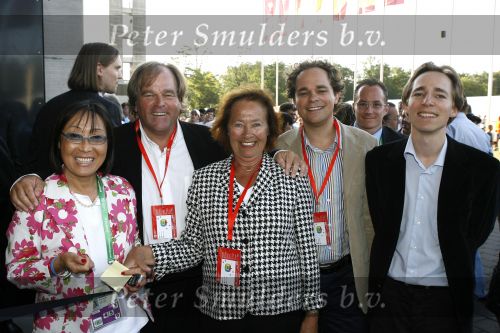 Frankfurt 21 juni 2006
Nederland tegen Argentinie tijdens wk in duitsland.
jan v Dooren met zijn vrouw Loes en zijn zoons