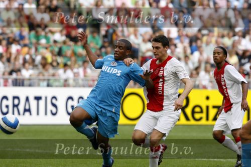 Amsterdam 13 augustus 2006
AJAX-PSV 3-1 om de Johan Cruyffschaal in de arena.
Thomas Vermaelen en Jefferson Farfan
Peter Smulders bv