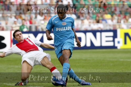 Amsterdam 13 augustus 2006
Ajax-PSV 3-1 om de johan Cruijff schaal in de arena.
Jefferson farfan en Thomas Vermaelen
Peter Smulders bv