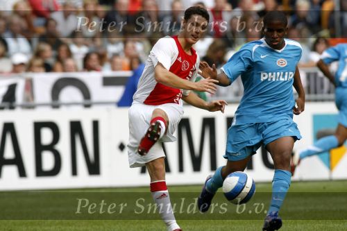 Amsterdam 13 augustus 2006
Ajax-PSV 3-1 om de johan Cruijff schaal in de arena.
Jefferson farfan en Thomas Vermaelen
Peter Smulders bv