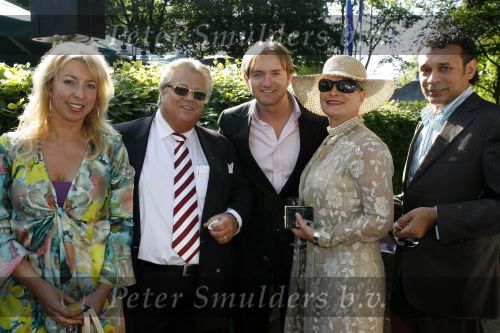 Wassenaar 6 juni 2006
Auberge de Kievit gekozen tot terras van het jaar door talkies.
Tony tetro Chris Looman Vivian Boelen en Jeffrey Stubbs
Peter Smulders bv
