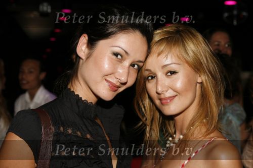 Amsterdam 13 juni 2006
FHM party in club Mansion.
Jennifer de Jong met zus
Peter Smulders bv