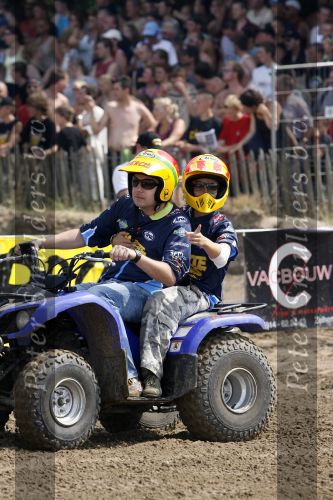 Lichtenvoorde 23 juli 2006
De zwarte cross met diverse BN ers.
Jeroen Kijk in de Vegte en Fleur v d Kieft