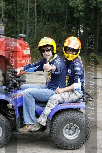 Lichtenvoorde 23 juli 2006
De zwarte cross met diverse BN ers.
Jeroen Kijk in de Vegte en Fleur v d Kieft