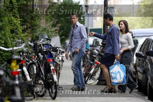 Amsterdam 14 juli 2006
Jeroen v Koningsbrugge met zijn vrouw op de cornelis schuytstraat