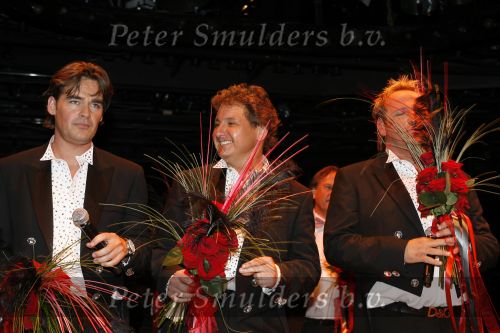Amsterdam 19 juni 2006
Gala tbv de Ingeborg Douwes Stichting in Carre.
Jeroen v d Boom met Rene Froger en Gordon. Gerard Joling was ziek
Peter Smulders bv