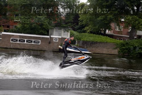 Amsterdam 14 juni 2006
Haringparty wegener en het Hilton.
jet ski\'s in gracht
Peter Smulders bv