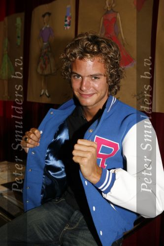 Amsterdam 21 augustus 2006
Presentatie Grease in de focus studios.
Jim bakkum
Peter Smulders bv