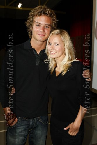 Amsterdam 21 augustus 2006
Presentatie Grease in de focus studios.
Bettina Holwerda en Jim Bakkum
Peter Smulders bv