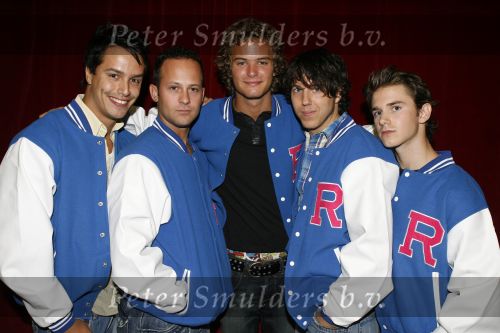 Amsterdam 21 augustus 2006
Presentatie Grease in de focus studios.
Jim bakkum met andere jongens
Peter Smulders bv