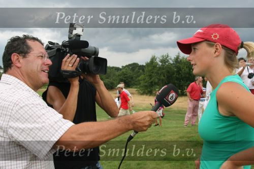 Best, 28 t/m 30 Juli 2006
NK Matchplay 2006 Golf Dames & Heren op BEST GCCRamon 
Kampioene Joanv d Kraats wordt geintervieuwd door OMROEP Brabant verslaggever Martien Naus