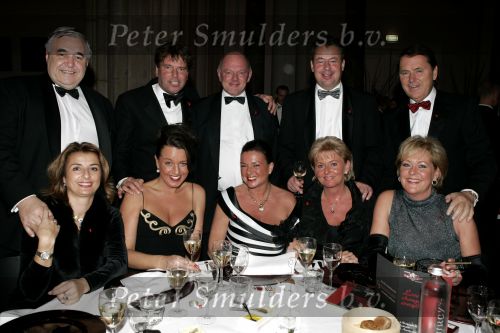 Arnhem 26 november 2005
Gala Ronnie Tober foundation.
 Johan Westermeijer met vrienden
Peter Smulders bv