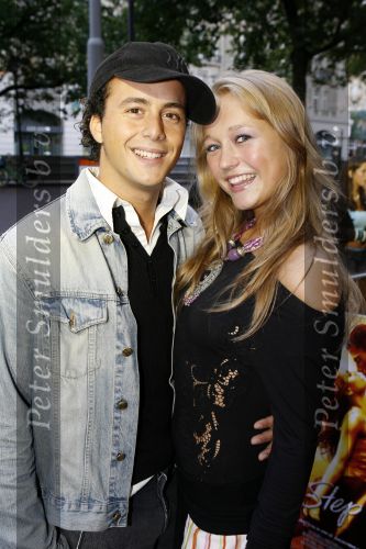 Amsterdam 20 augustus 2006
Premiere Step Up in pathe City in Amsterdam.
Carolien Spoor met haar vriend John Karthaus
Peter Smulders bv