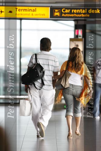Schiphol 22 juni 2006
John de Wolf brengt zijn nieuwe vriendin Rebecca Loos naar het vliegveld.
Peter Smulders bv