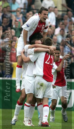 Rotterdam, 7 Mei 2006
Feyenoord stadion Gatorade Cup (KNVB-beker ) Seizoen 2005/2006
AJAX-PSV, eindstand 2-1
Johnny Heitinga met de overwinningstreffer van Klaas Jan Huntelaar
