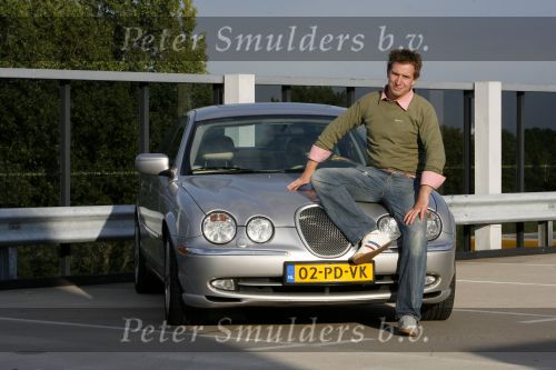 Aalsmeer 18 augustus 2006
Borrel voor oud big brother bewoners.
Winnaar van vorig jaar Joost BB met zijn Jaguar
Peter Smulders bv