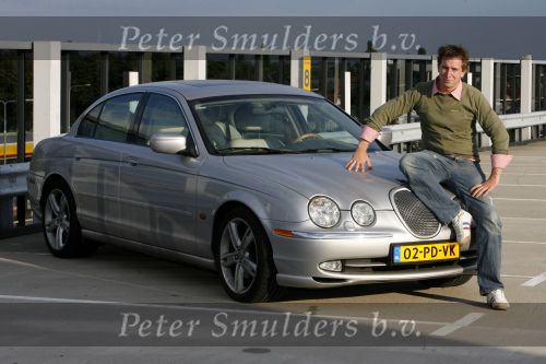 Aalsmeer 18 augustus 2006
Borrel voor oud big brother bewoners.
Winnaar van vorig jaar Joost BB met zijn Jaguar
Peter Smulders bv