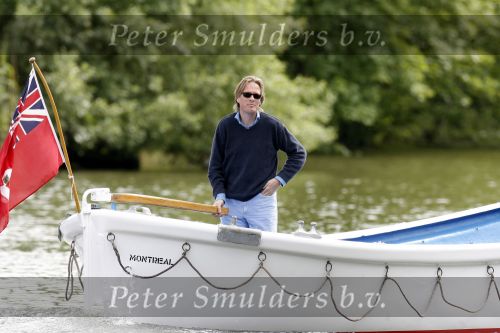 Weesp 4 juni 2006
Jort kelder op zijn boot/sloep aan het varen op de Vecht
Peter Smulders bv