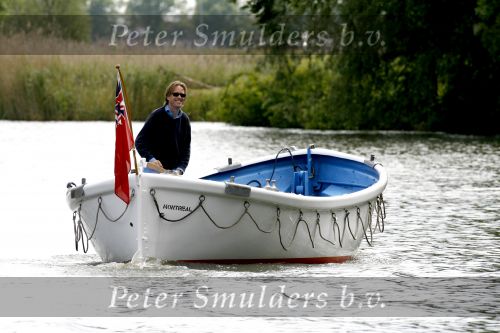 Weesp 4 juni 2006
Jort kelder op zijn boot/sloep aan het varen op de Vecht
Peter Smulders bv