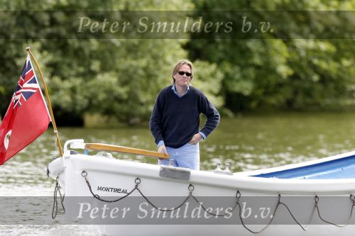 Weesp 4 juni 2006
Jort kelder op zijn boot/sloep aan het varen op de Vecht
Peter Smulders bv