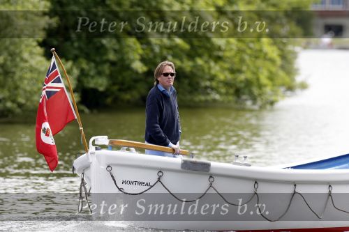 Weesp 4 juni 2006
Jort kelder op zijn boot/sloep aan het varen op de Vecht
Peter Smulders bv
