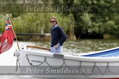 Weesp 4 juni 2006
Jort kelder op zijn boot/sloep aan het varen op de Vecht
Peter Smulders bv
