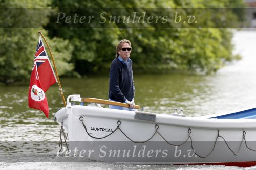 Weesp 4 juni 2006
Jort kelder op zijn boot/sloep aan het varen op de Vecht
Peter Smulders bv