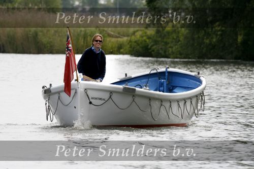 Weesp 4 juni 2006
Jort kelder op zijn boot/sloep aan het varen op de Vecht
Peter Smulders bv