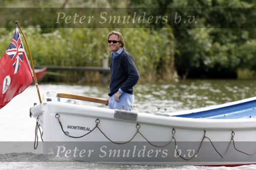 Weesp 4 juni 2006
Jort kelder op zijn boot/sloep aan het varen op de Vecht
Peter Smulders bv