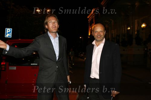 Amsterdam 31 juli 2006
Jort Kelder en Maarten v d Biggelaar  vertrekken bij het amstel hotel.