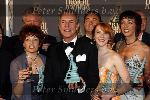 Rotterdam 22 mei 2006
Johnny Kraaykamp musical awards in ahoy.
Jos Brink Jelka v Houten Frederique Sluyterman v Loo enIrene Kuiper
Peter Smulders bv