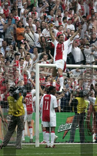 Rotterdam, 7 Mei 2006
Feyenoord stadion Gatorade Cup (KNVB-beker ) Seizoen 2005/2006
AJAX-PSV, eindstand 2-1
Blijdschap bij Juan Francisco Garcia die op de doellat zit