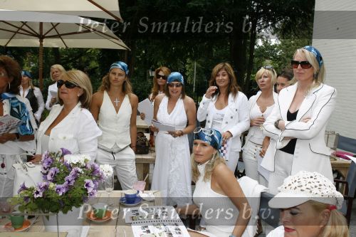 Wassenaar 19 juni 2006
Beau Monde rally met cabrio\'
Judith Heinsbroek Laura Vlasblom Monique des Bouvrie en Kitty Leeser
Peter Smulders bv