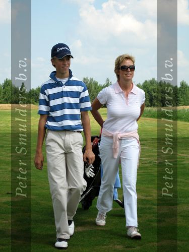 Halfweg, 5 Augustus 2006
Tweede ronde NK Strokeplay Heren op golfbaan 
Junior Smulders met zijn moeder als caddy