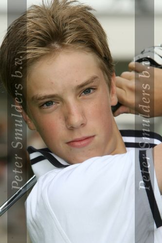 Eindhoven, 26 Juni 2006
In Eindhoven is voor het 17e jaar de golfweek gestart voor middelbare scholieren ( zij spelen de masters met een max Hcp van 10 ) en 6 clubs, t.w.: Best, De Schoot, de Eindhovensche, Haviksoord, Tongelreep en Welschap. Zij spelen op 5 verschillende banen voor het clubkampioenschap
Junior Smulders