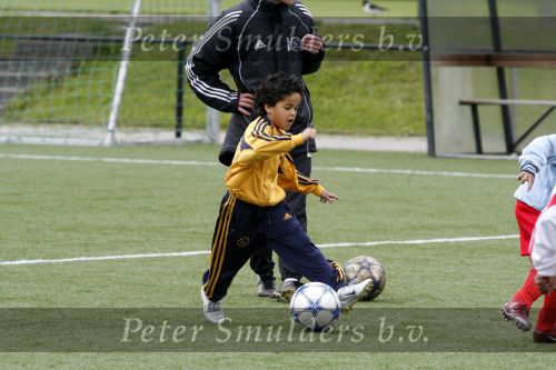 Amsterdam 2 juni 2006
Justin Kluivert op training bij de ajax jeugd. Justin is gescout door AJAX. Papa Patrick en moeder Angela waren natuurlijk bij de eerste training.
Peter Smulders bv