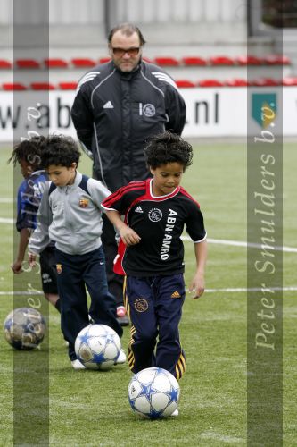 Amsterdam 2 juni 2006
Justin Kluivert op training bij de ajax jeugd. Justin is gescout door AJAX. Papa Patrick en moeder Angela waren natuurlijk bij de eerste training.
Peter Smulders bv