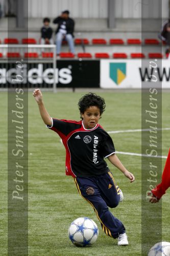 Amsterdam 2 juni 2006
Justin Kluivert op training bij de ajax jeugd. Justin is gescout door AJAX. Papa Patrick en moeder Angela waren natuurlijk bij de eerste training.
Peter Smulders bv