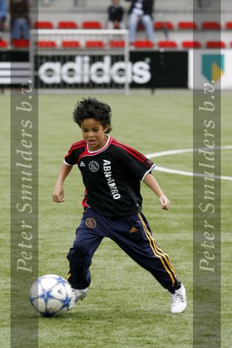Amsterdam 2 juni 2006
Justin Kluivert op training bij de ajax jeugd. Justin is gescout door AJAX. Papa Patrick en moeder Angela waren natuurlijk bij de eerste training.
Peter Smulders bv