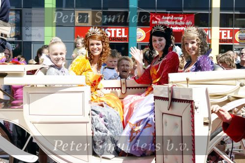 Amsterdam 15 juli 2006
Premiere K3 in pathe arena.
K3 in koets