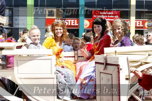 Amsterdam 15 juli 2006
Premiere K3 in pathe arena.
K3 in koets