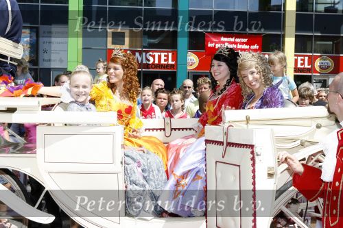 Amsterdam 15 juli 2006
Premiere K3 in pathe arena.
K3 in koets