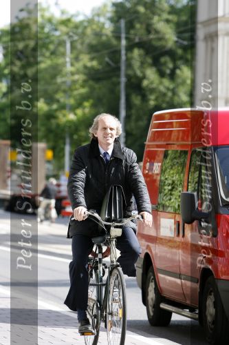Amsterdam 30 juni 2006
Advocaat Kalff op de fiets in amsterdam
Peter Smulders bv