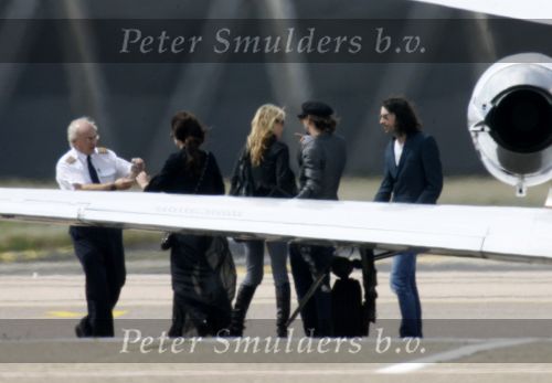 Schiphol 1 augustus 2006
Kate Moss vertrekt met vrienden met prive jet vanaf schiphol oost
Peter Smulders bv