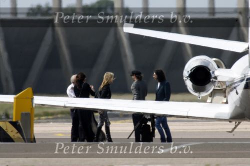 Schiphol 1 augustus 2006
Kate Moss vertrekt met vrienden met prive jet vanaf schiphol oost
Peter Smulders bv