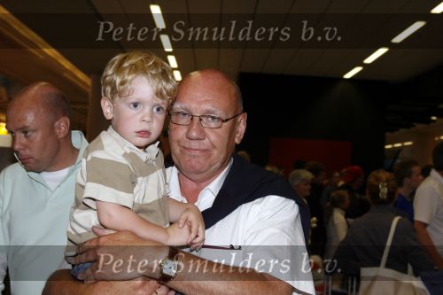 Schiphol 26 juni 2006
Aankomst nederlands elftal na wk.
kees jansma met zoontje
Peter Smulders bv