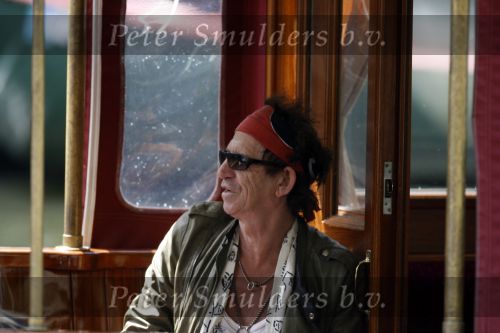 Amsterdam 1 augustus 2006
Keith Richards aan het varen op een boot door de amsterdamse grachten.
Peter Smulders bv