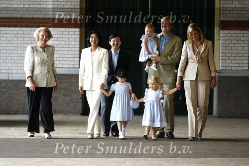 Apeldoorn 18 augustus 2006
Fotosessie Koningin Beatrix met Maxima Prins Willem Alexandert Amalia Alexia en de keizerlijke hoogheden van Japan Prins Naruhito Prinses Masako en prinses Aiko op paleis het Loo.