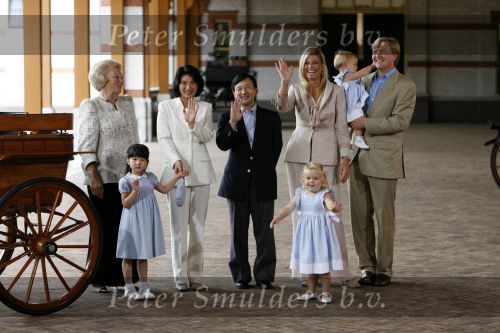 Apeldoorn 18 augustus 2006
Fotosessie Koningin Beatrix met Maxima Prins Willem Alexandert Amalia Alexia en de keizerlijke hoogheden van Japan Prins Naruhito Prinses Masako en prinses Aiko op paleis het Loo.