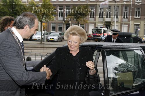 Amsterdam 20 augustus 2006
Koningin Beatrix bij een voorstelling van de European Union youth orchestra in het concertgebouw. Met Job Cohen